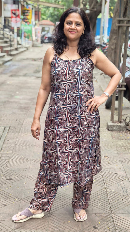 Maroon Block printed spaghetti kurta with pant