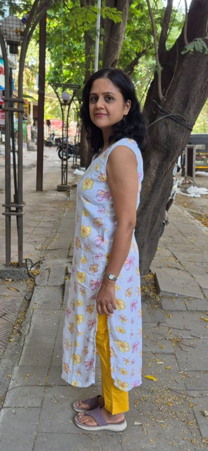 White Bamboo Sleevless Kurta