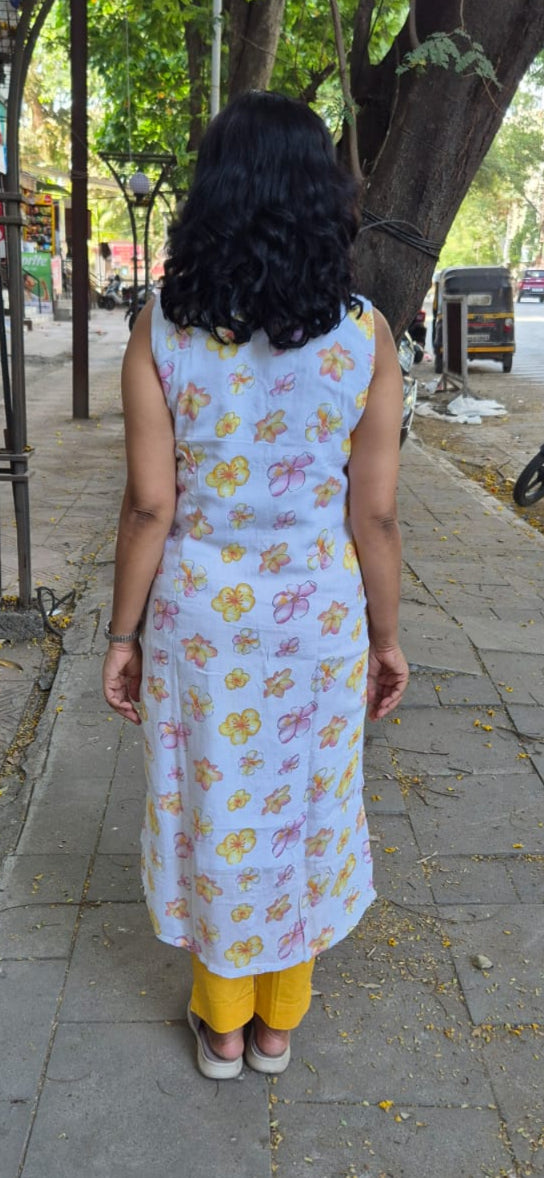 White Bamboo Sleevless Kurta